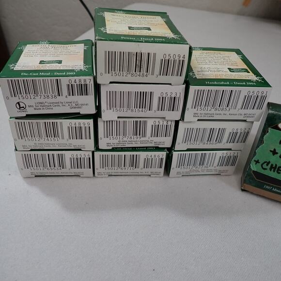 Hallmark Miniature Keepsake Ornaments 31 pcs w/Wood Shadow Box Memory Tree LN - Picture 10 of 16